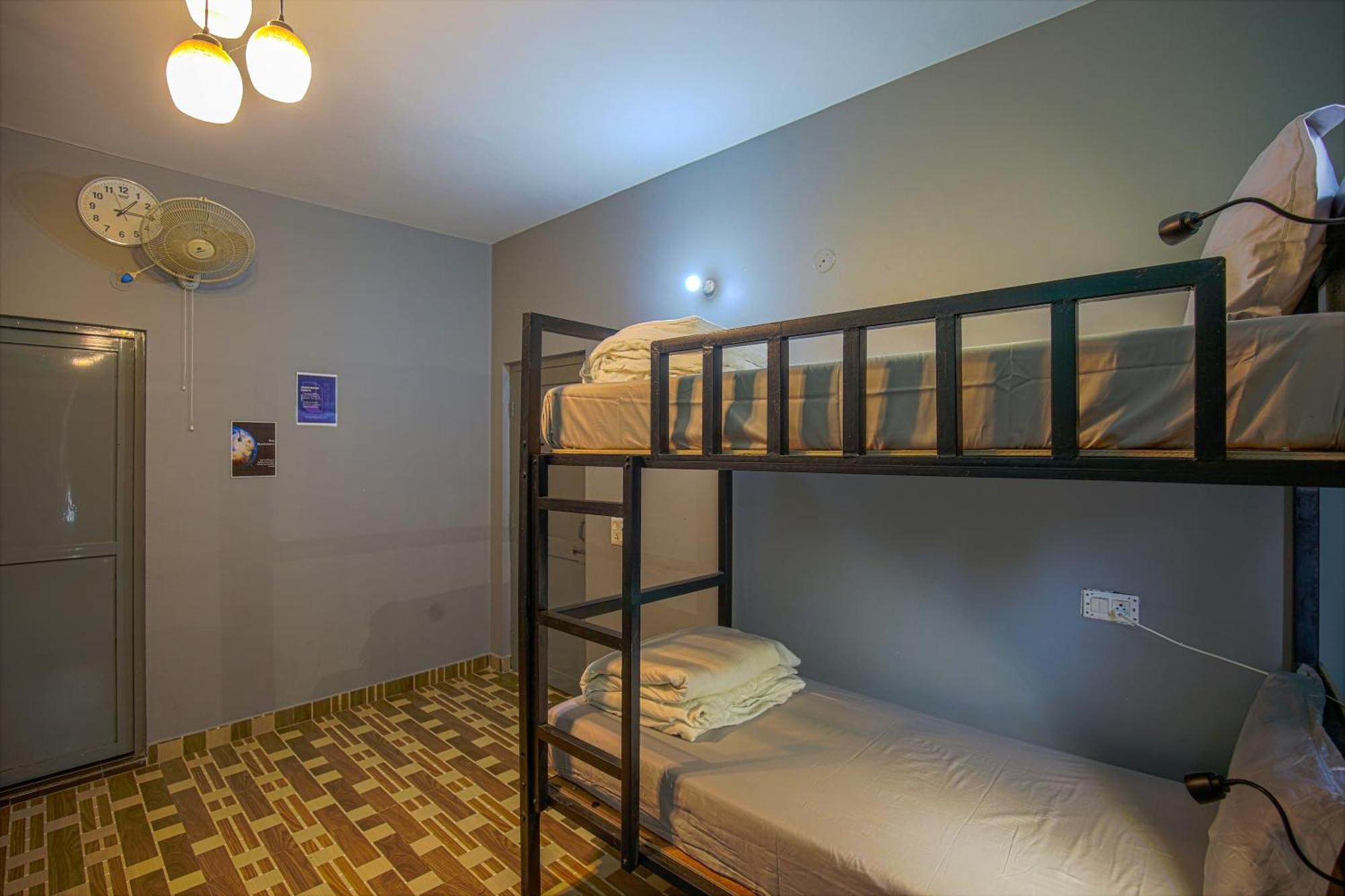 The Bunksters Bir Hostel Exterior photo
